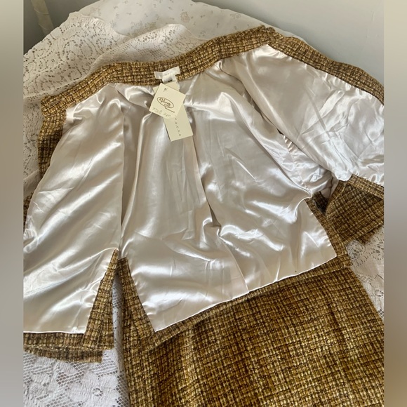 Vintage two piece tweed cape and skirt suit NWT - Picture 2 of 11